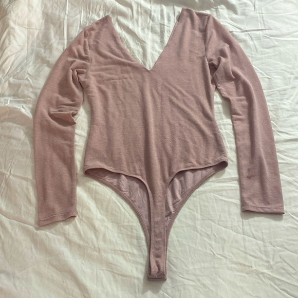 New-Pink Metallic Plunging V-Neck thong Bodysuit - Picture 5 of 7